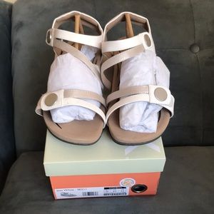 Aetrex Strap Sandal, Size 8.5, Lightly worn, Velcro wraps with Memory Foam